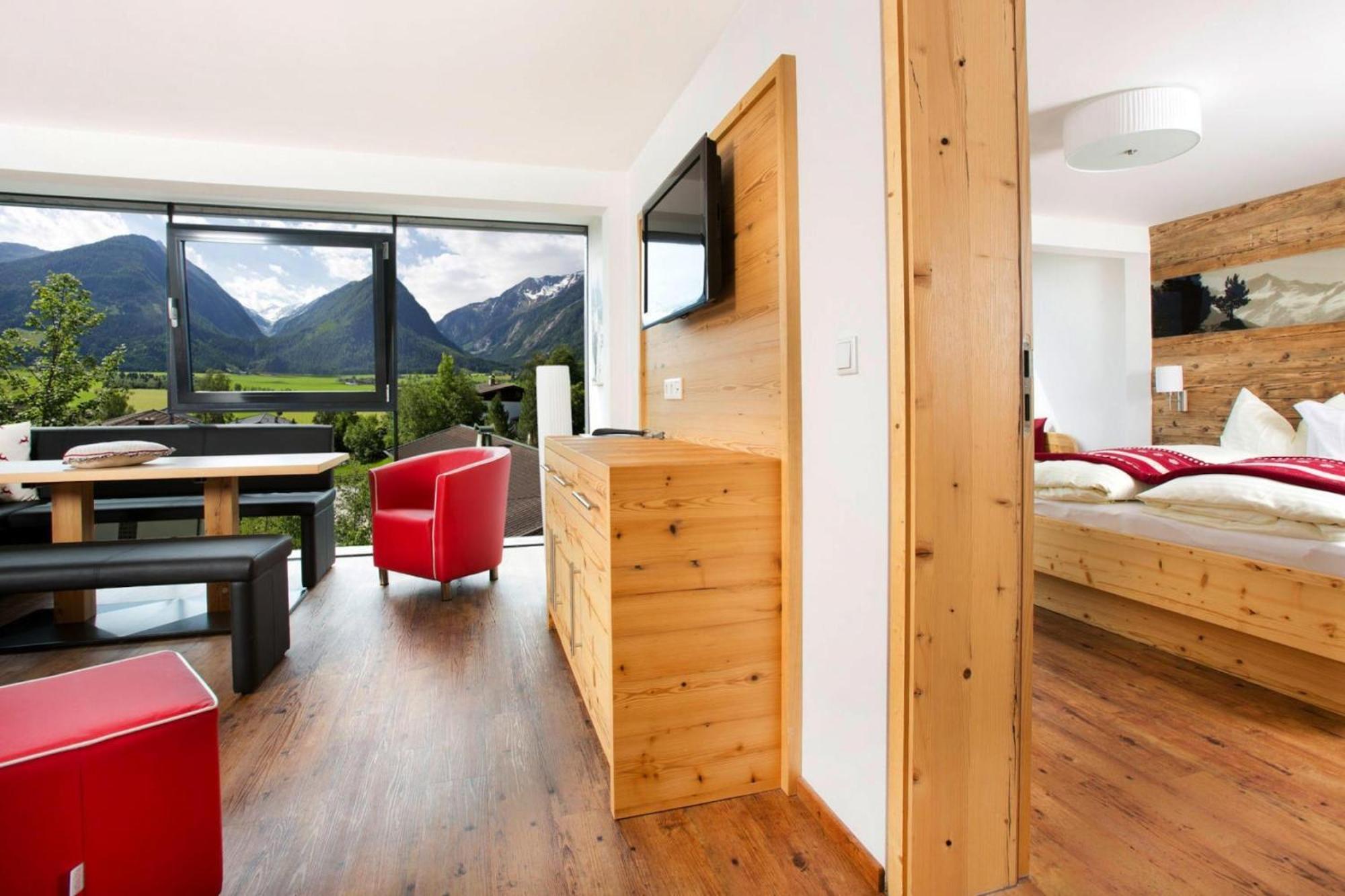 Apartment In Neukirchen With A Balcony Neukirchen am Grossvenediger Luaran gambar