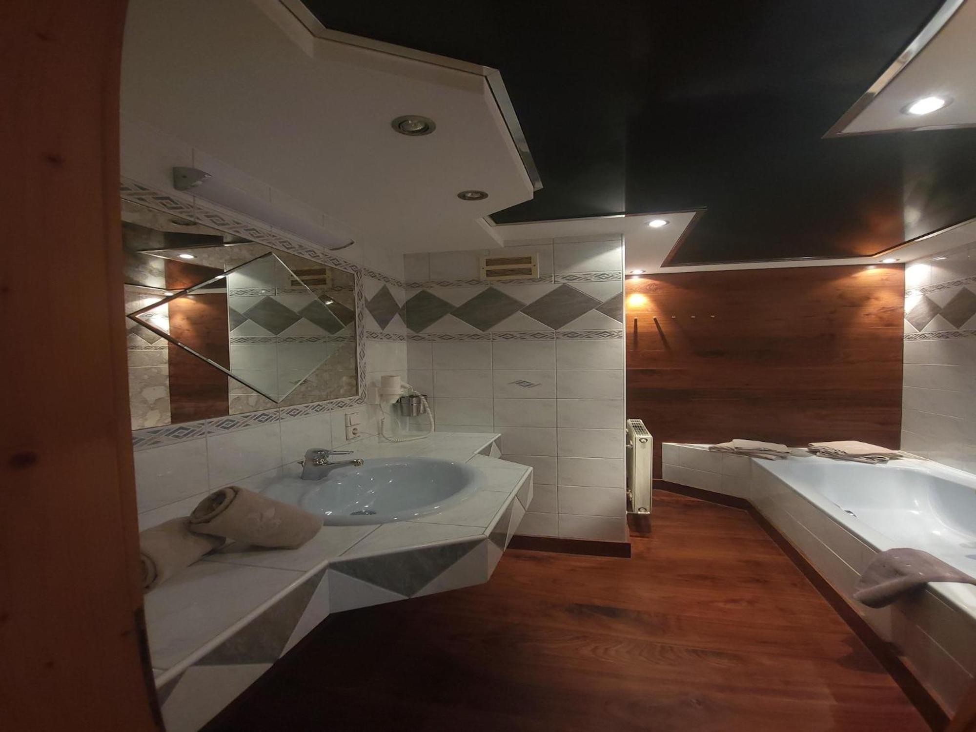 Apartment In Neukirchen With A Balcony Neukirchen am Grossvenediger Luaran gambar