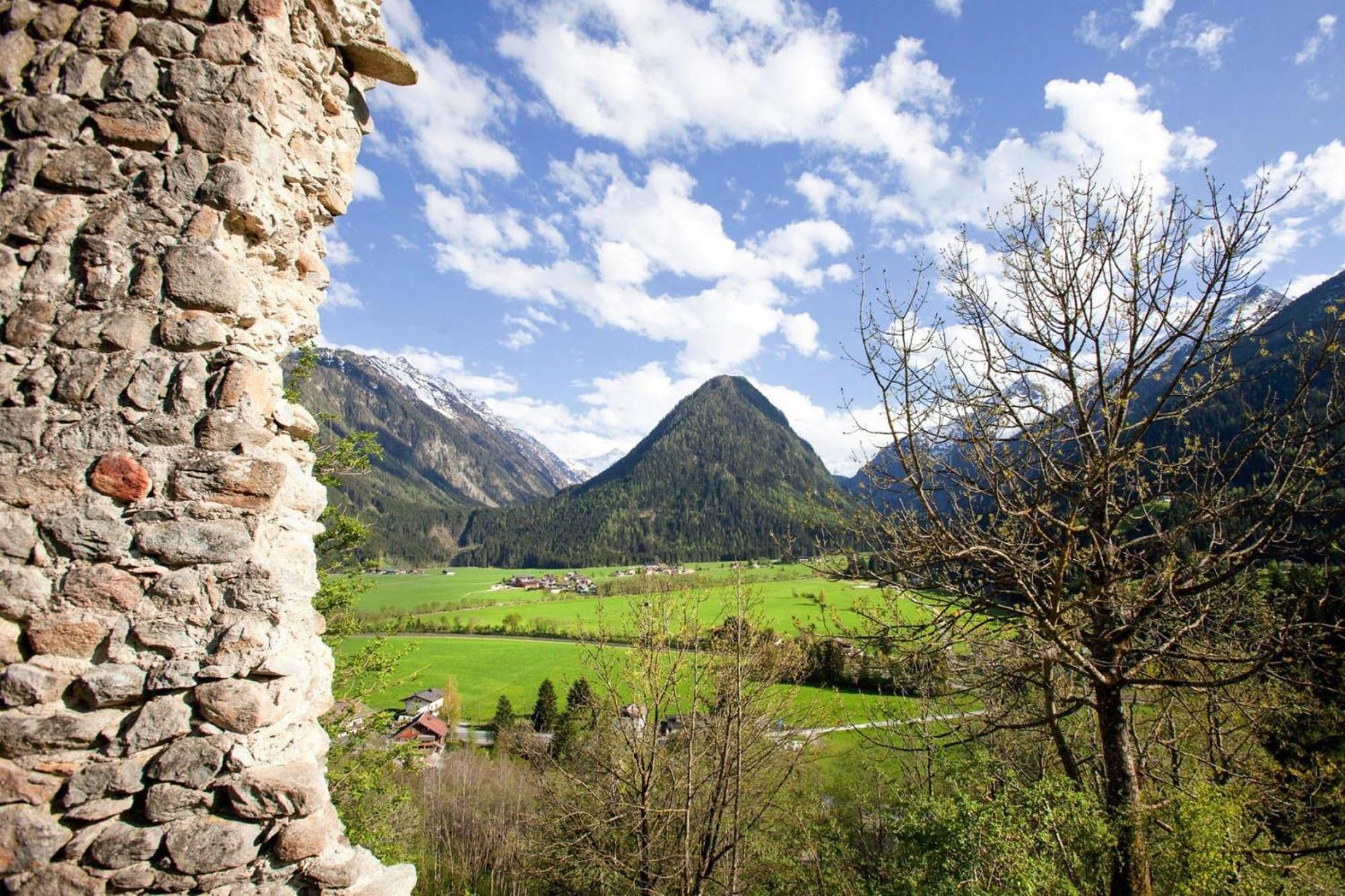 Apartment In Neukirchen With A Balcony Neukirchen am Grossvenediger Luaran gambar